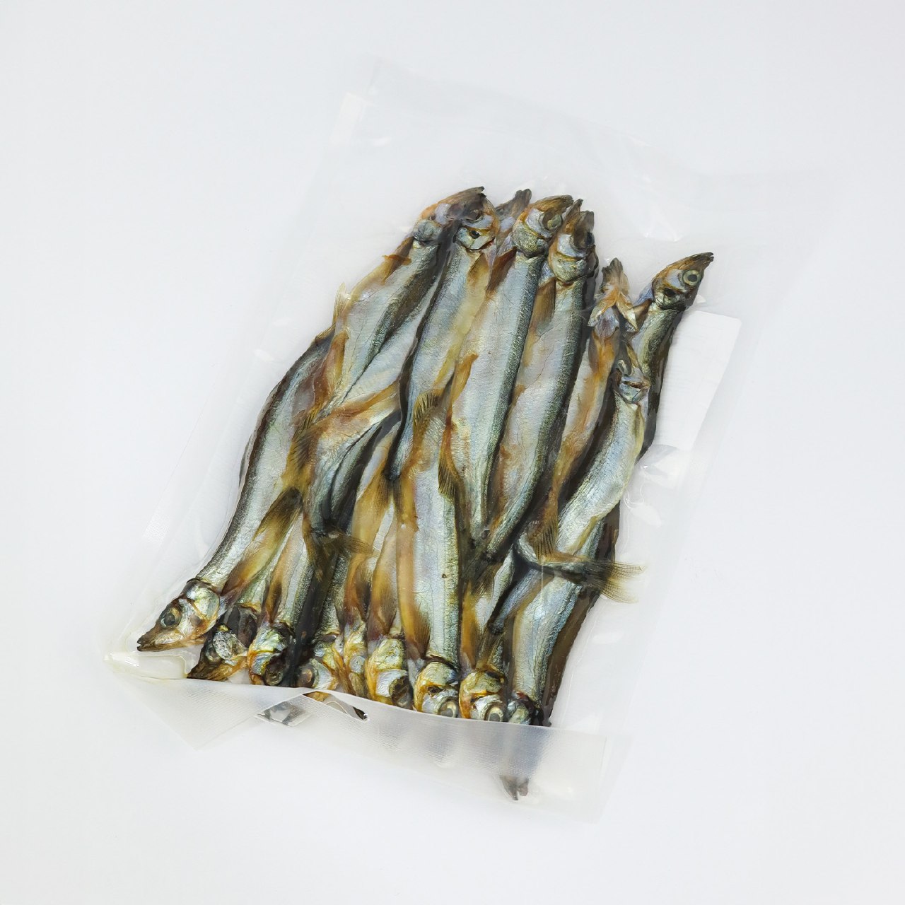 Capelin dried with head